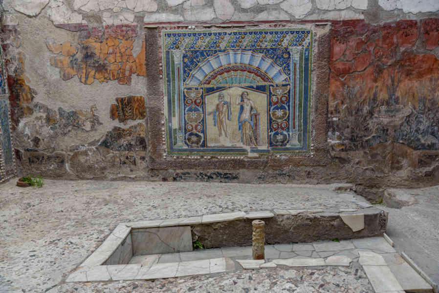 194 - Italia - Herculano - parque arqueológico de Herculano - Casa de Neptuno y Anfrítite.jpg